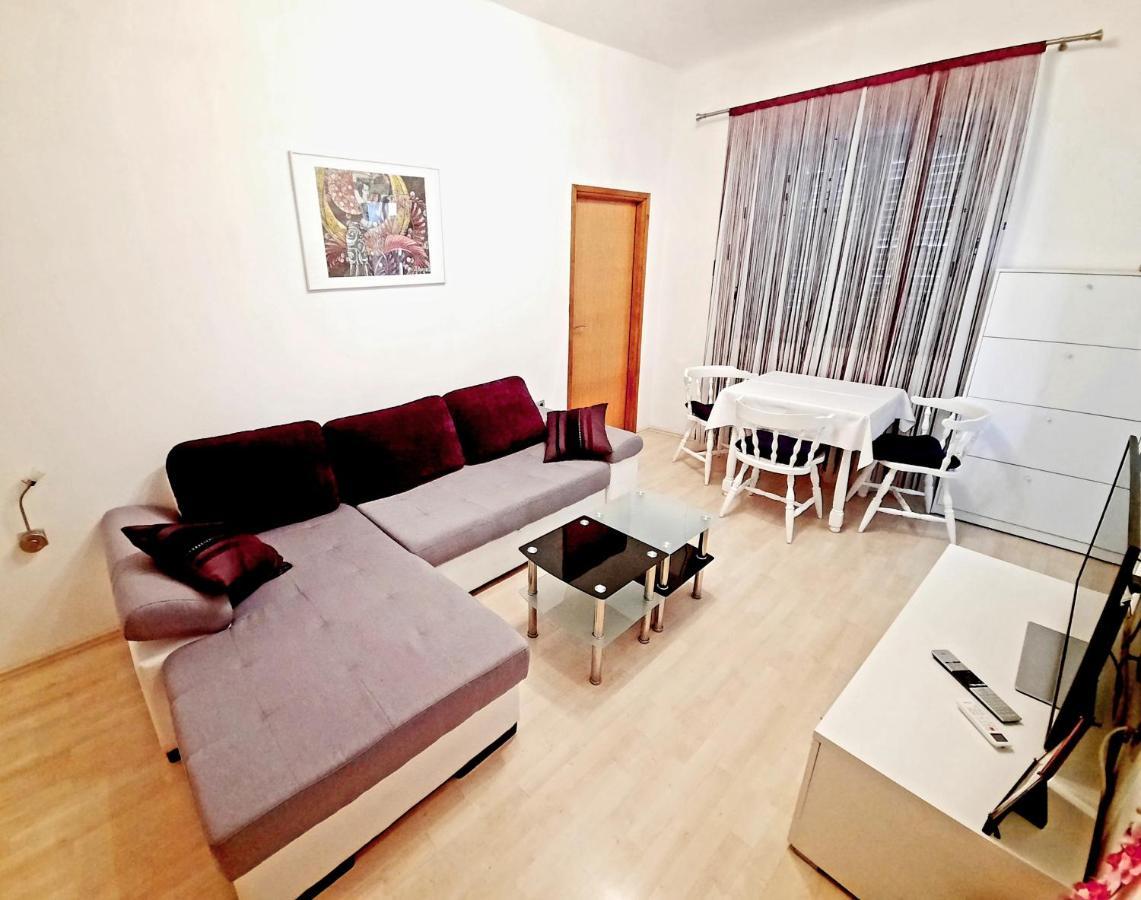 Apartment Ory Near The City Center With Free Parking Пула Экстерьер фото